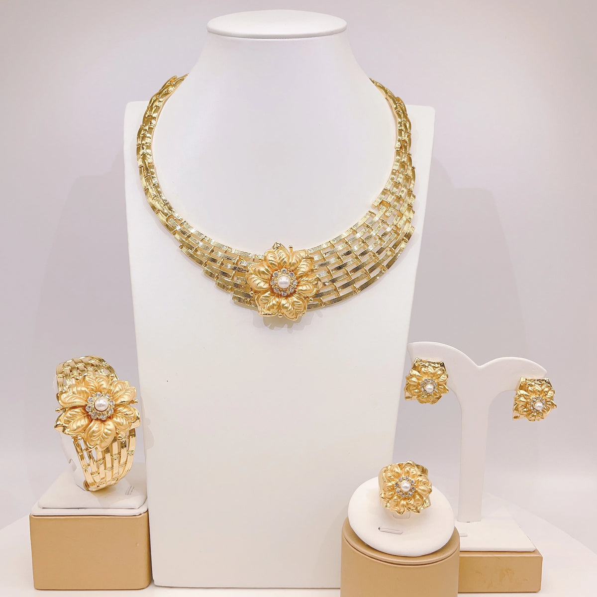 Zhuerrui Simple Flower Beads Necklace Jewelry Set High-end Bridal Birthday Gifts Latest Women's Gold Jewelry Sets HV008035